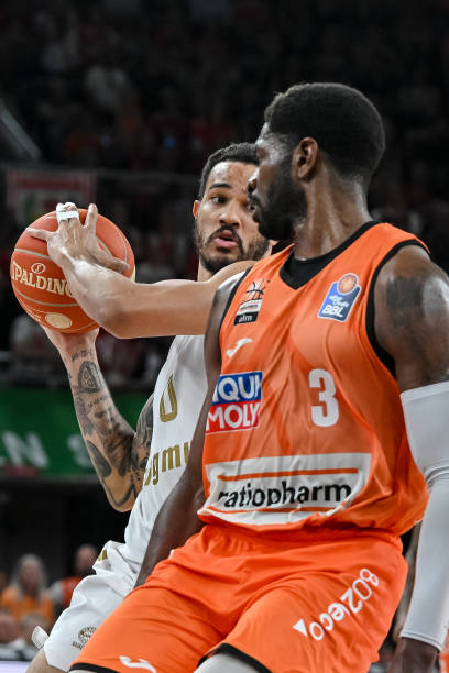 战略调整建 战略调整建