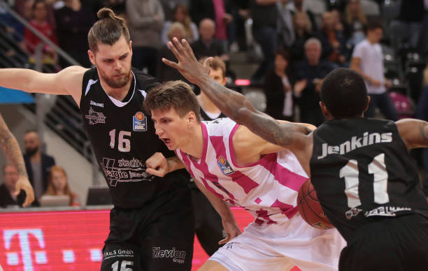 将比分咬住 将比分咬住